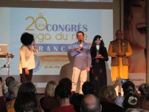 Mars 2015 - Ouverture du 1er Congrès International de Yoga du Rire (Lolita, Fabrice LOIZEAU, Madhuri KATARIA et Dr Madan KATARIA)